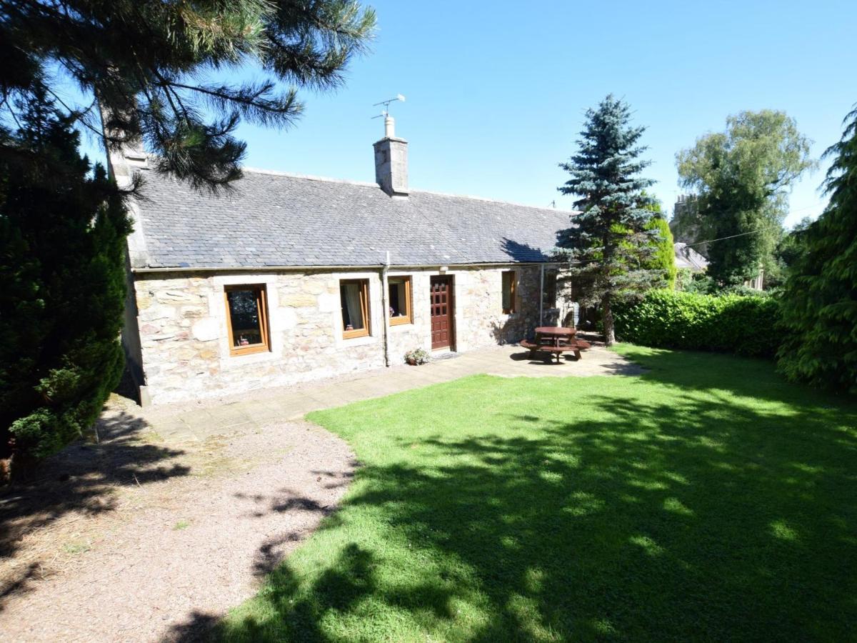 2 Bed In 53898 Ferienhaus