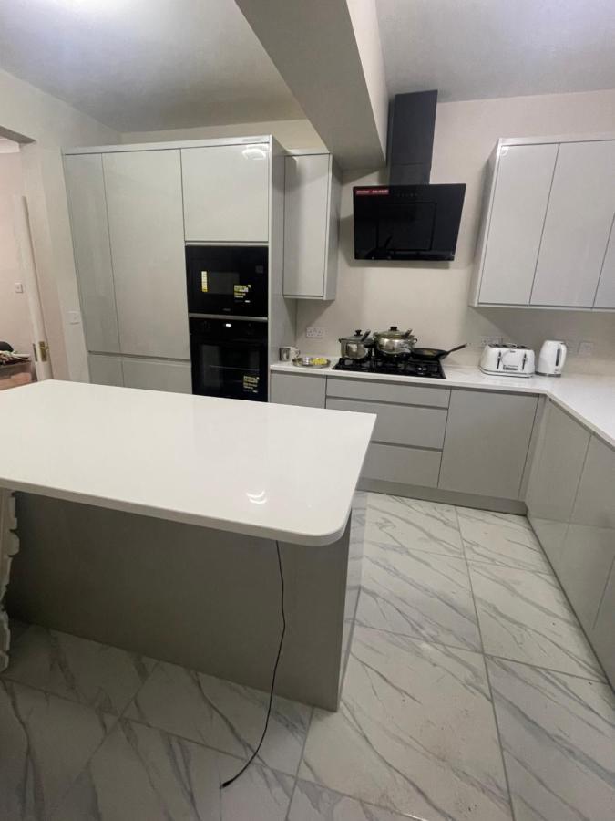 Privatunterkunft One Bedroom In Spacious Bungalow, Free Parking & Private Entrance