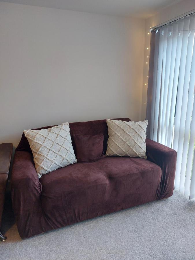 Ferienhaus Beautiful 4-bedroom House With Private Garden & Parking *