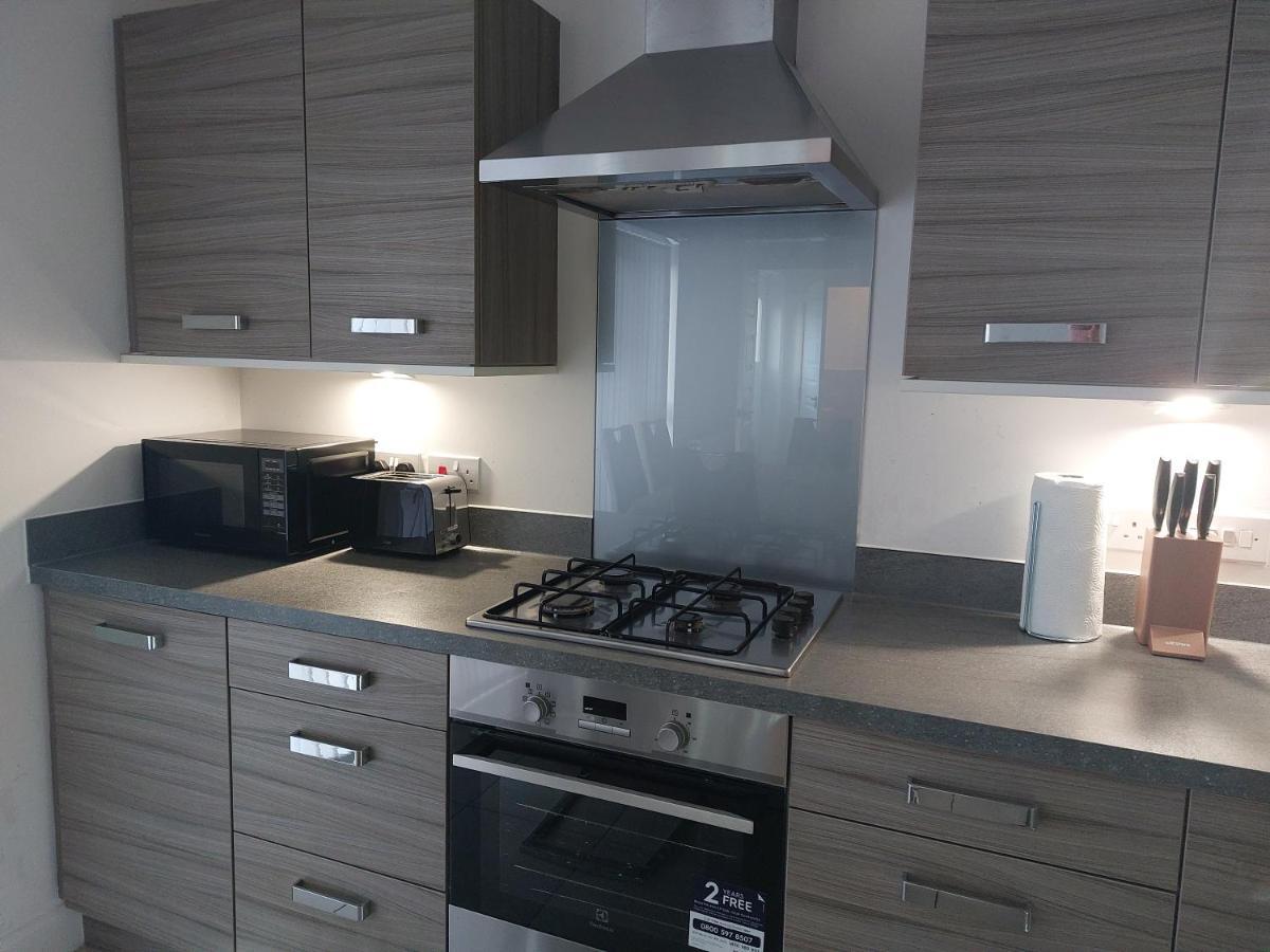 Beautiful 4-bedroom House With Private Garden & Parking EDI