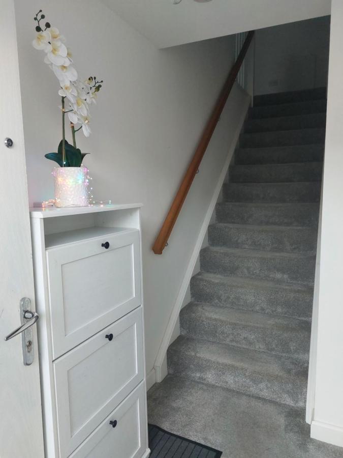 Ferienhaus Beautiful 4-bedroom House With Private Garden & Parking