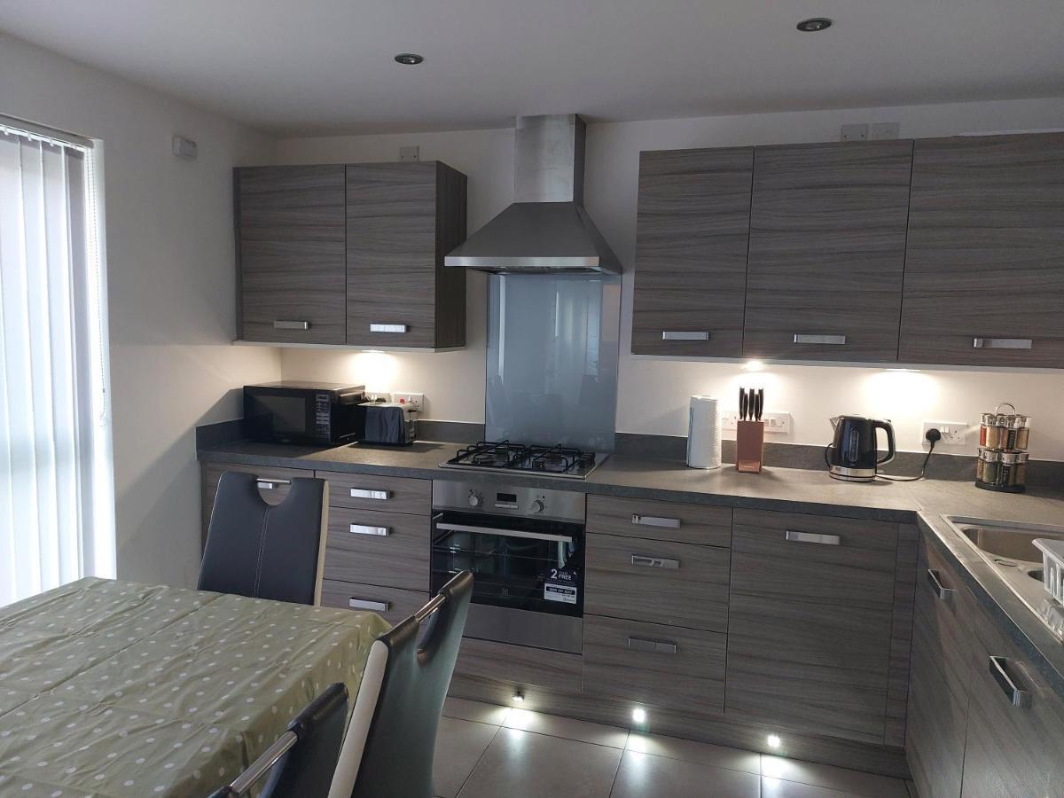 Ferienhaus Beautiful 4-bedroom House With Private Garden & Parking