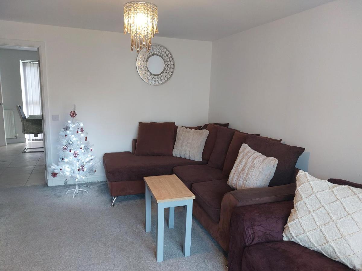 Beautiful 4-bedroom House With Private Garden & Parking Ferienhaus *