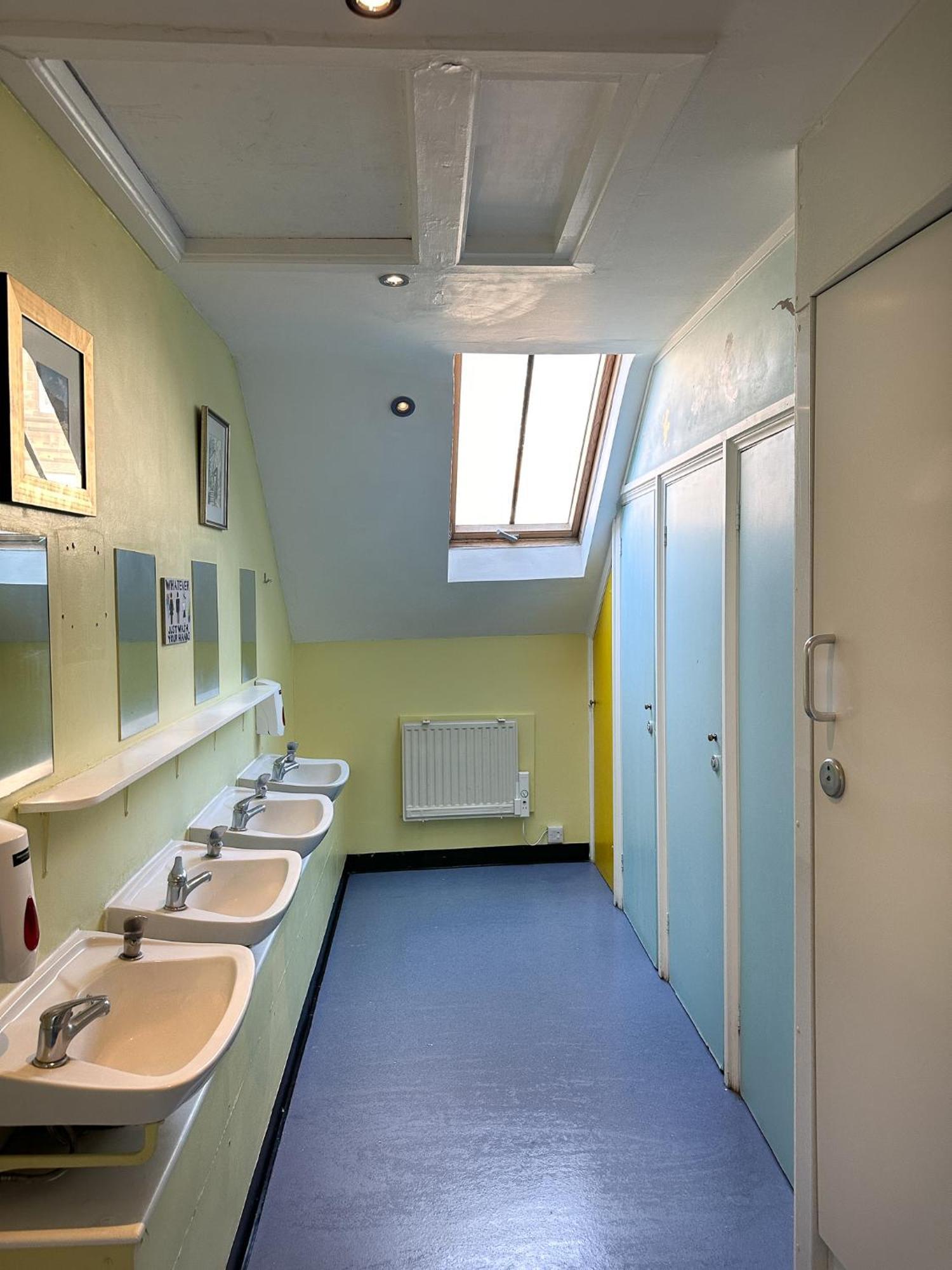 Castle Rock - Adults Only Hostel