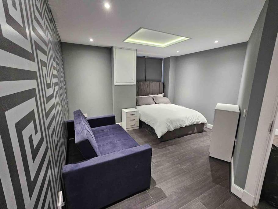 Murrayfield Stadium Basement ,Murieston -3 Bed 3 Bath
