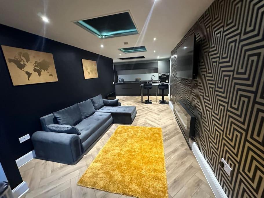 Murrayfield Stadium Basement ,Murieston -3 Bed 3 Bath *