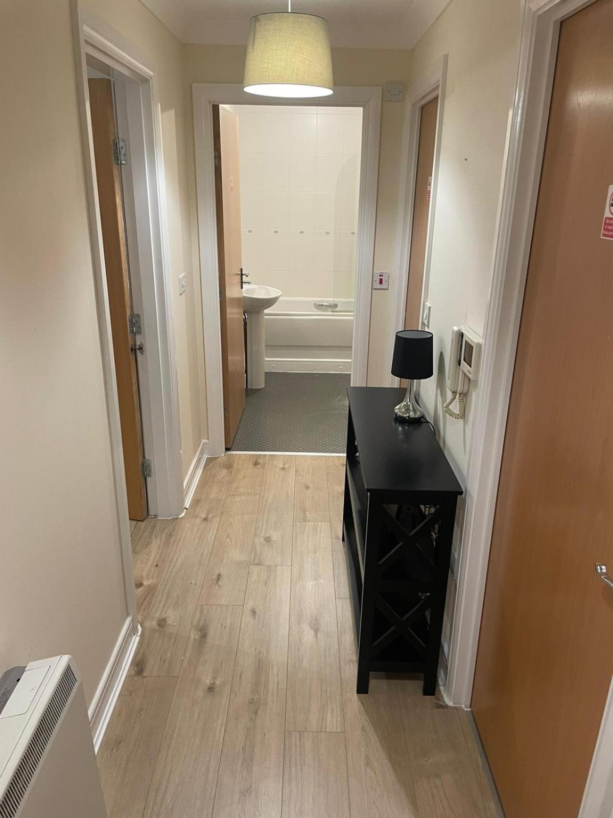 Ferry Gait Apartment *
