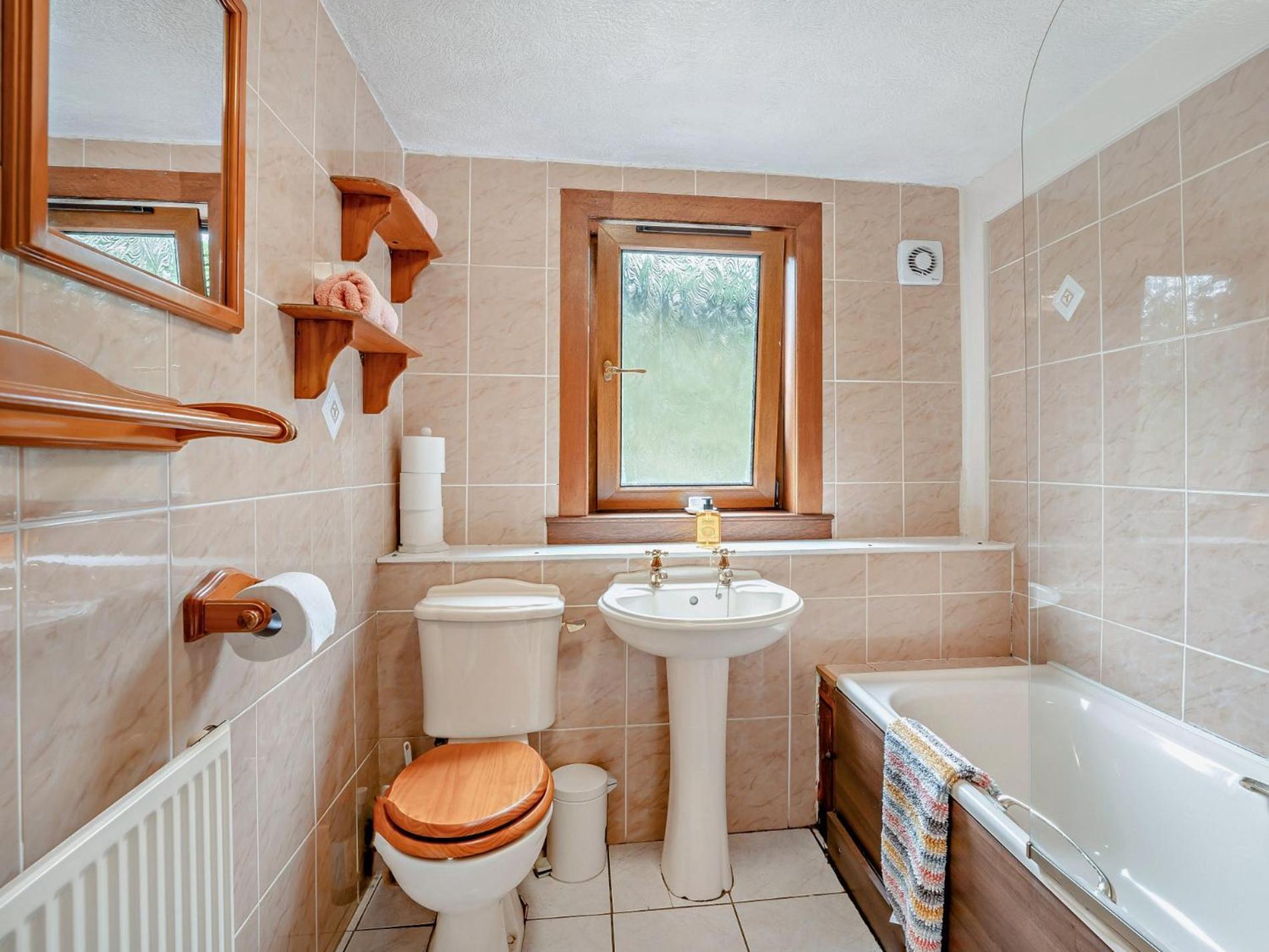 2 Bed In 53898 Ferienhaus