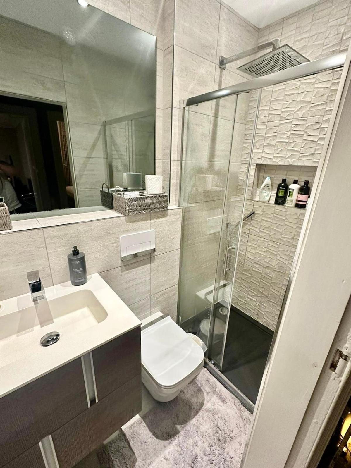 Immanuel House - Modern Luxury Victorian 1872 - Free Parking & Fast Fibre Optic Wifi Apartment Edinburgh