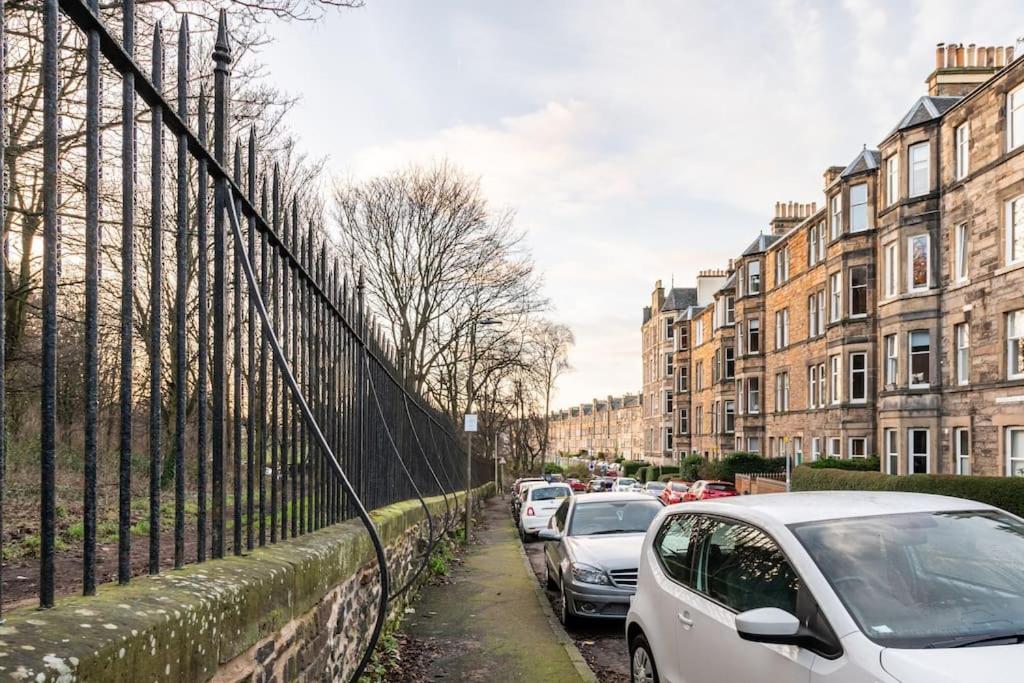 Apartment Holyrood Park: Lush & Arty 2 Double Bed Flat EDI