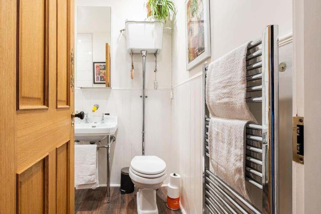 Holyrood Park: Lush & Arty 2 Double Bed Flat EDI
