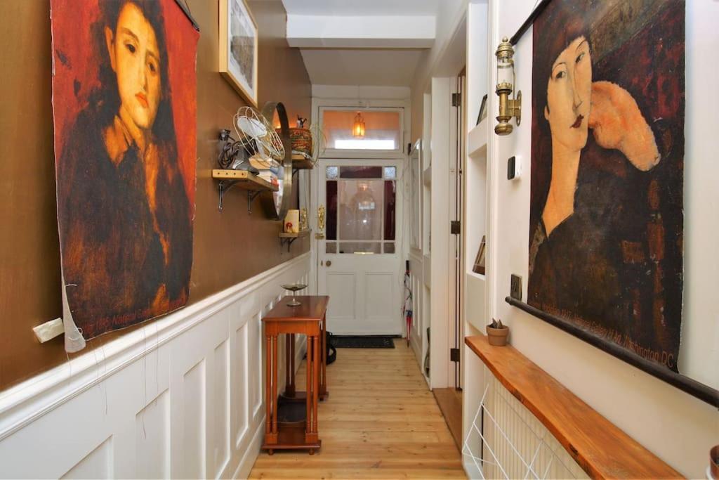 Holyrood Park: Lush & Arty 2 Double Bed Flat EDI