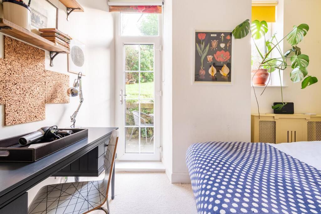 Apartment Holyrood Park: Lush & Arty 2 Double Bed Flat *