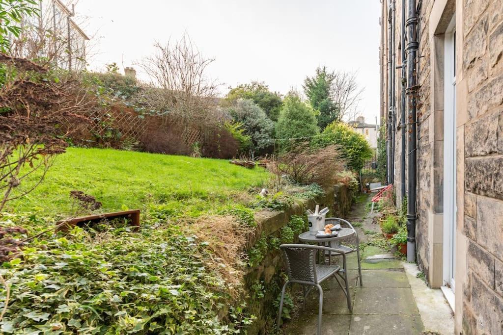 Apartment Holyrood Park: Lush & Arty 2 Double Bed Flat EDI