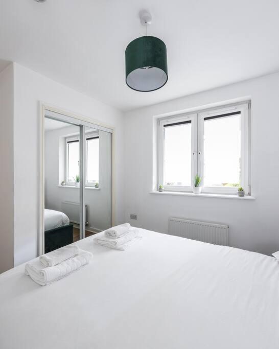 Stunning 1 Bd Flat In Lochend Park With A Patio