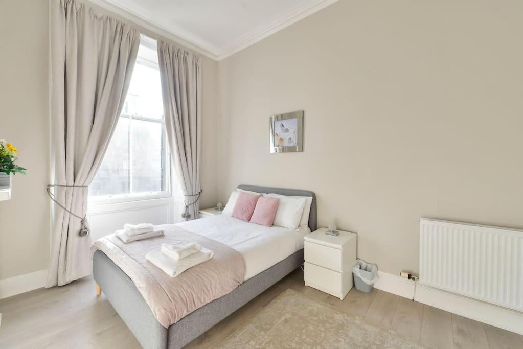 Apartment George Iv Bridge - Superbly Located 3 Bedroom!