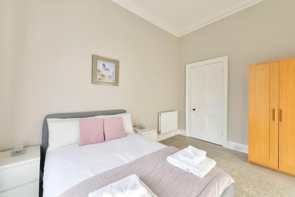 Apartment George Iv Bridge - Superbly Located 3 Bedroom! *