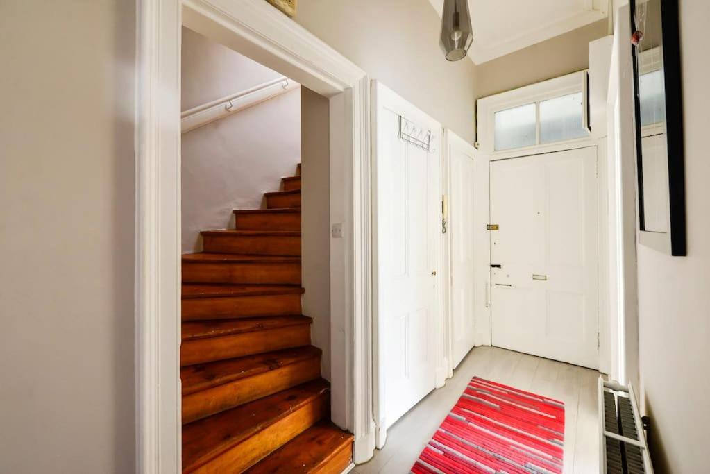 Apartment George Iv Bridge - Superbly Located 3 Bedroom!