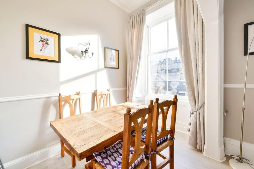 George Iv Bridge - Superbly Located 3 Bedroom! Apartment