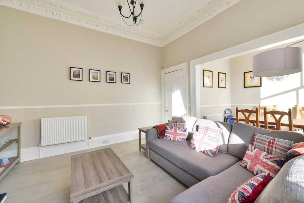 George Iv Bridge - Superbly Located 3 Bedroom!