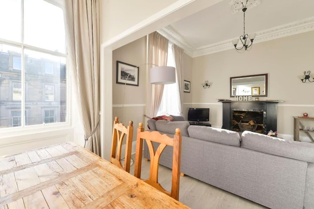 George Iv Bridge - Superbly Located 3 Bedroom! Apartment *