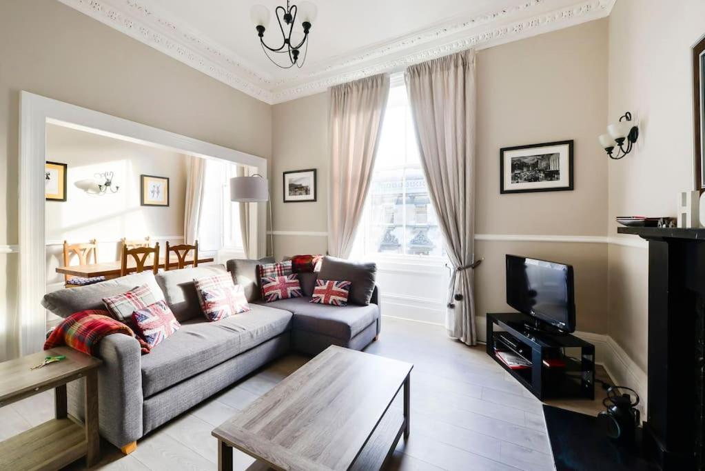 George Iv Bridge - Superbly Located 3 Bedroom!