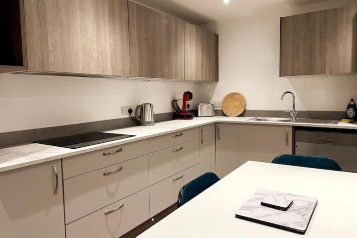 Montgomery Lovely 3 Bedroom With Private Garden In Centre Apartment *