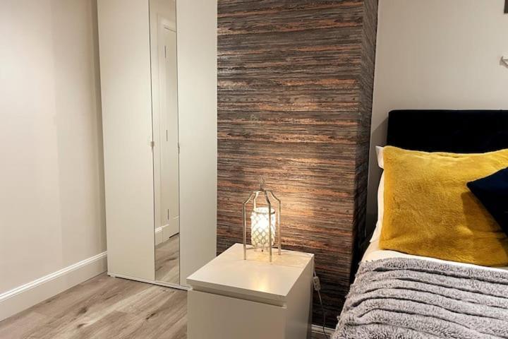 Montgomery Lovely 3 Bedroom With Private Garden In Centre *