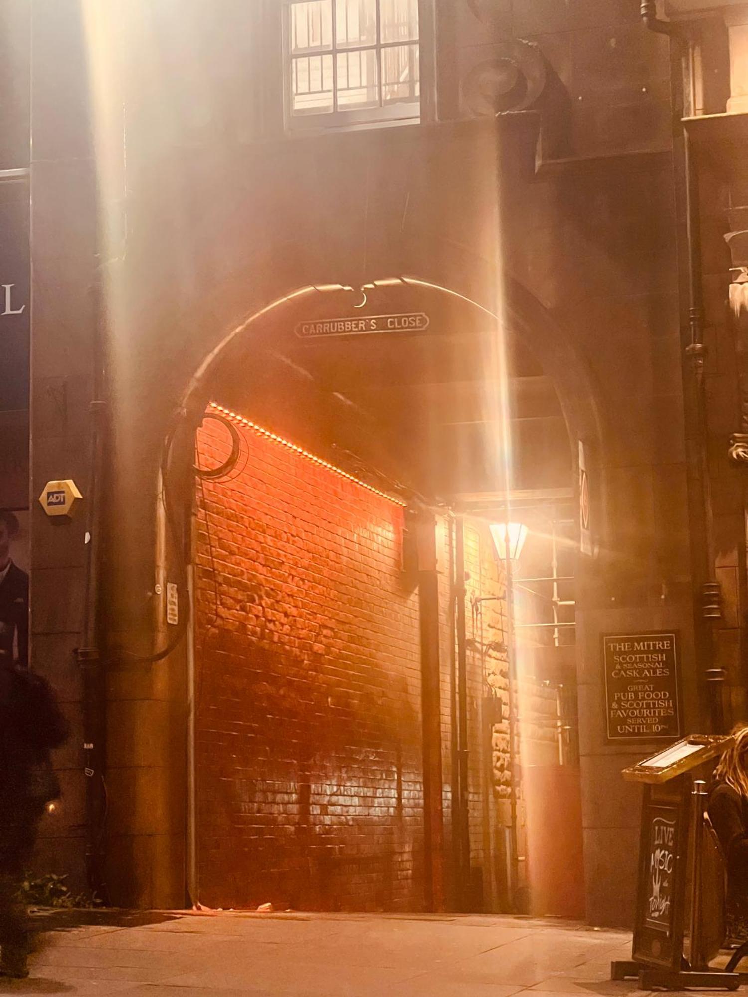 Historic Royal Mile Flat , 5min From Waverly Railway Station Edinburgh