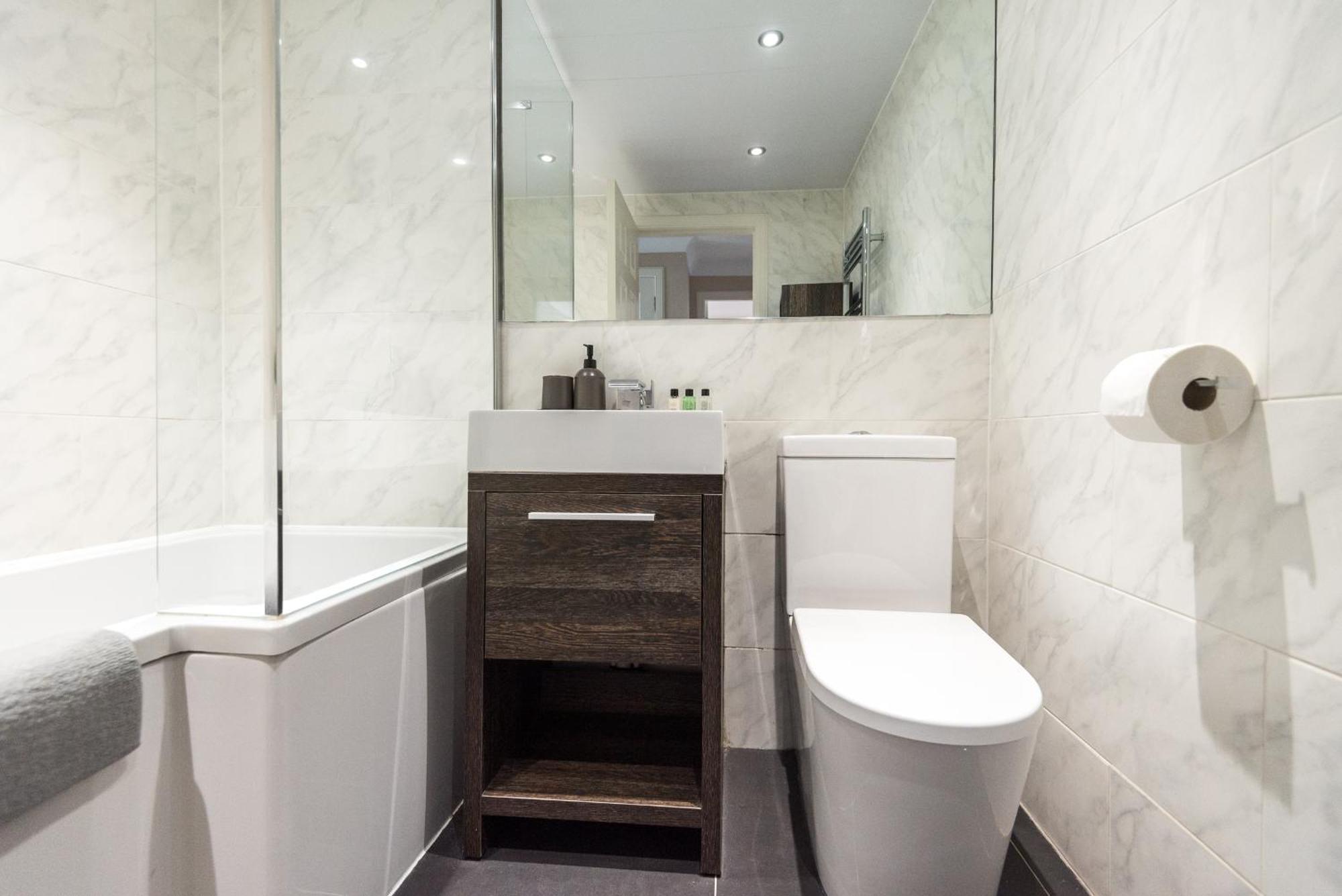 Cosy Roseburn Apartment, - 2 Bedrooms, Free Parking Apartment EDI
