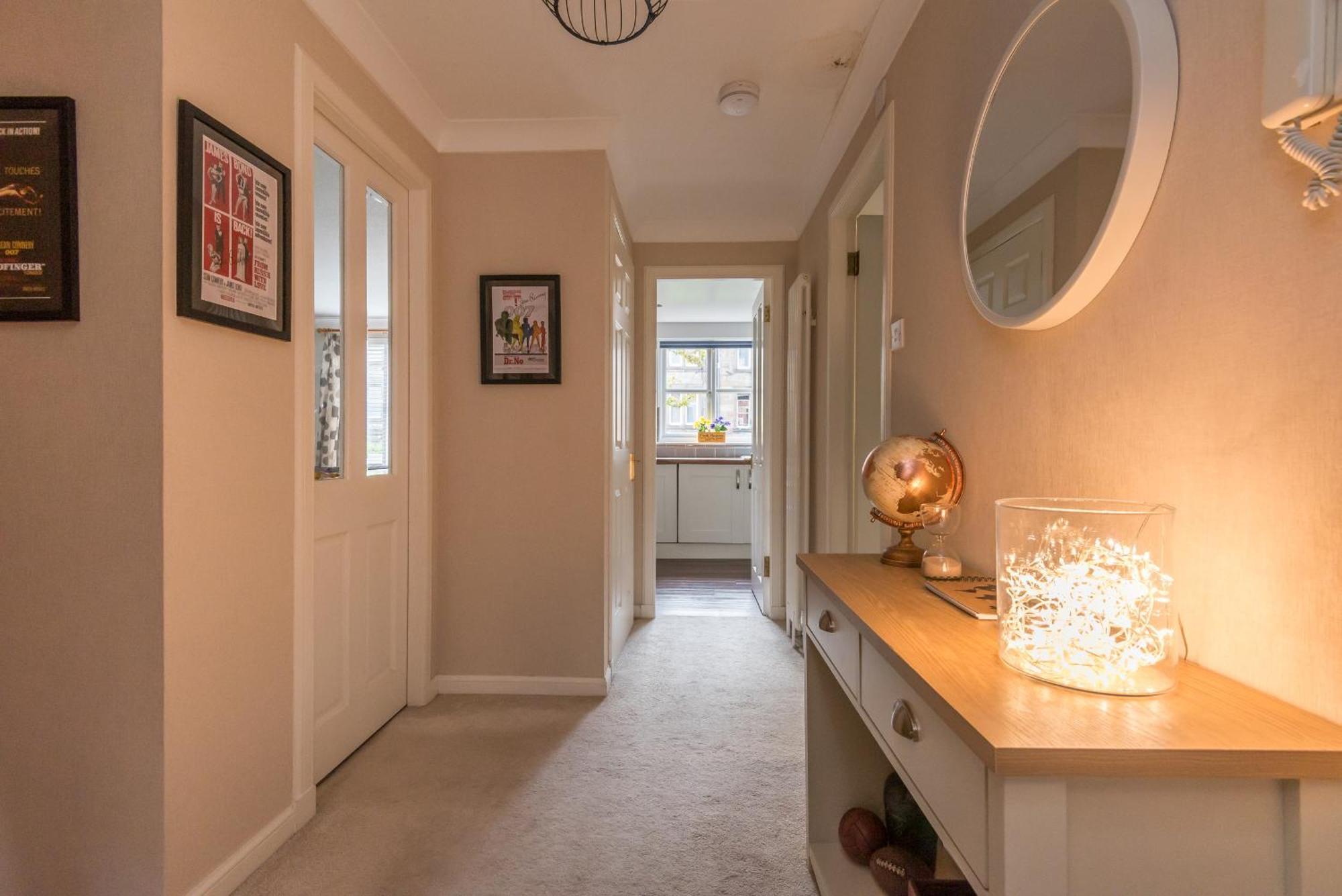 Cosy Roseburn Apartment, - 2 Bedrooms, Free Parking