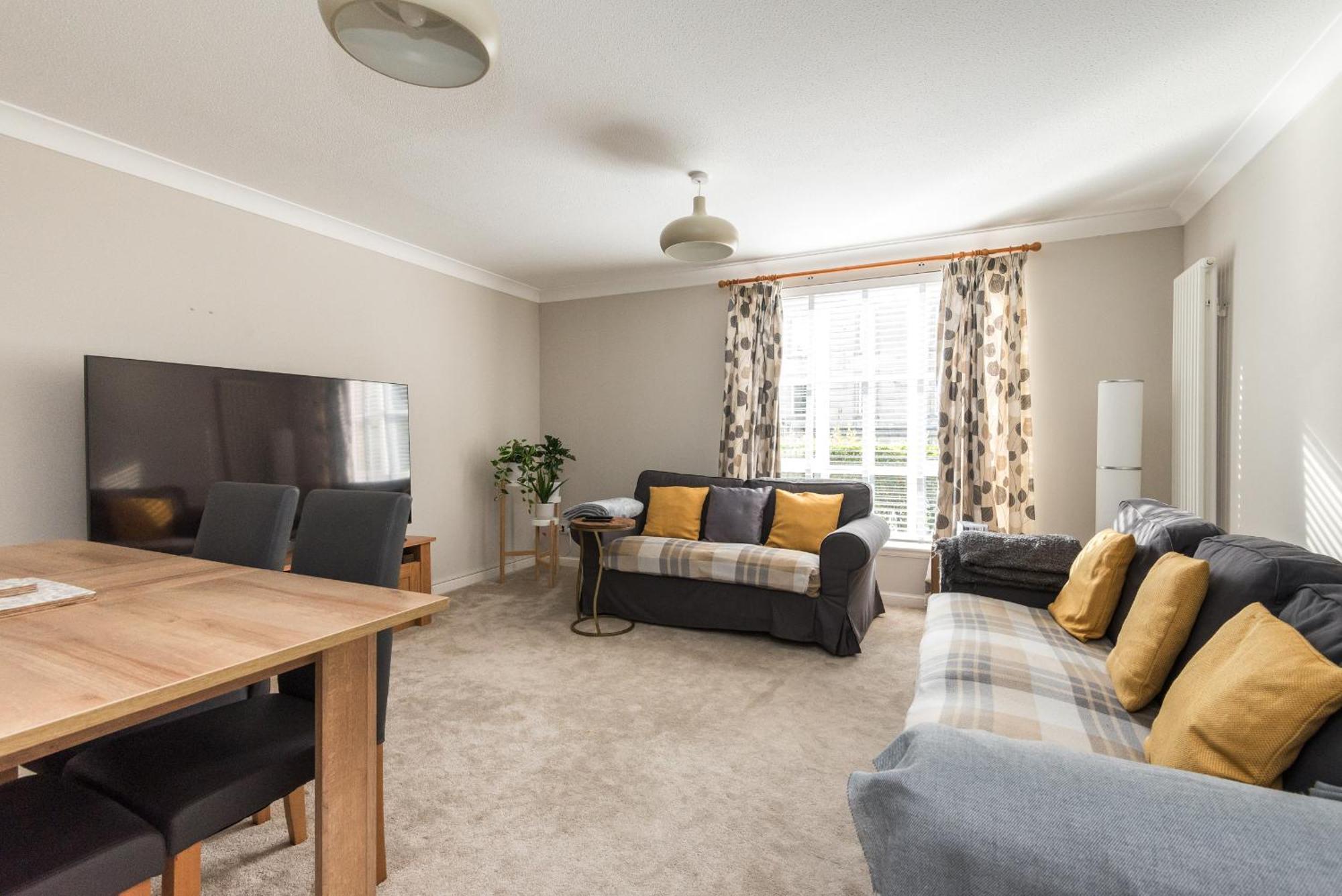 Cosy Roseburn Apartment, - 2 Bedrooms, Free Parking EDI