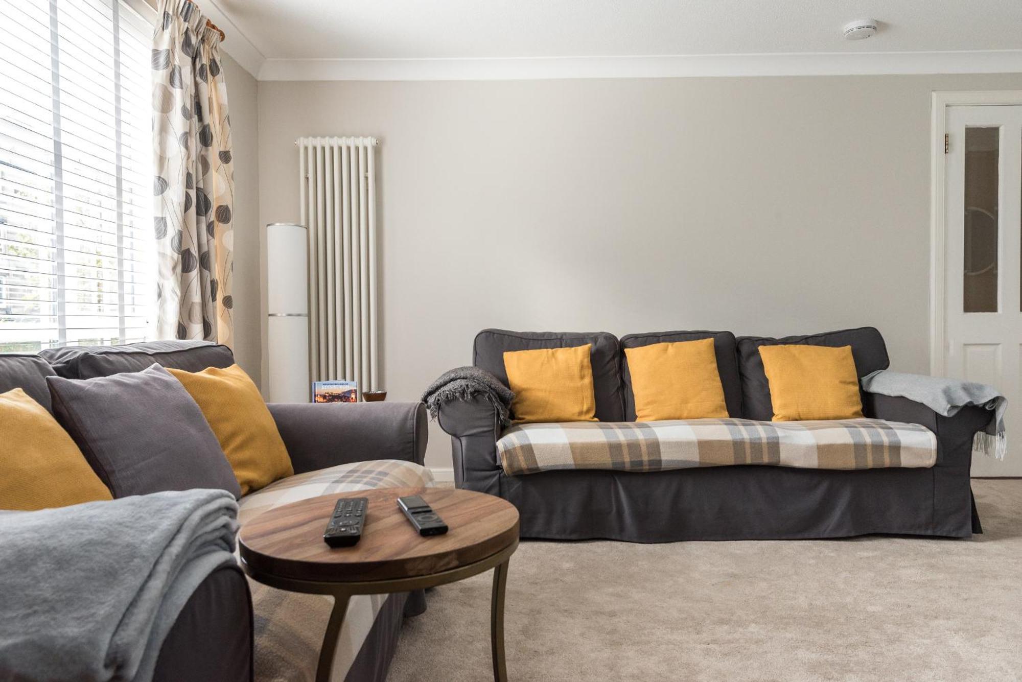 Cosy Roseburn Apartment, - 2 Bedrooms, Free Parking *