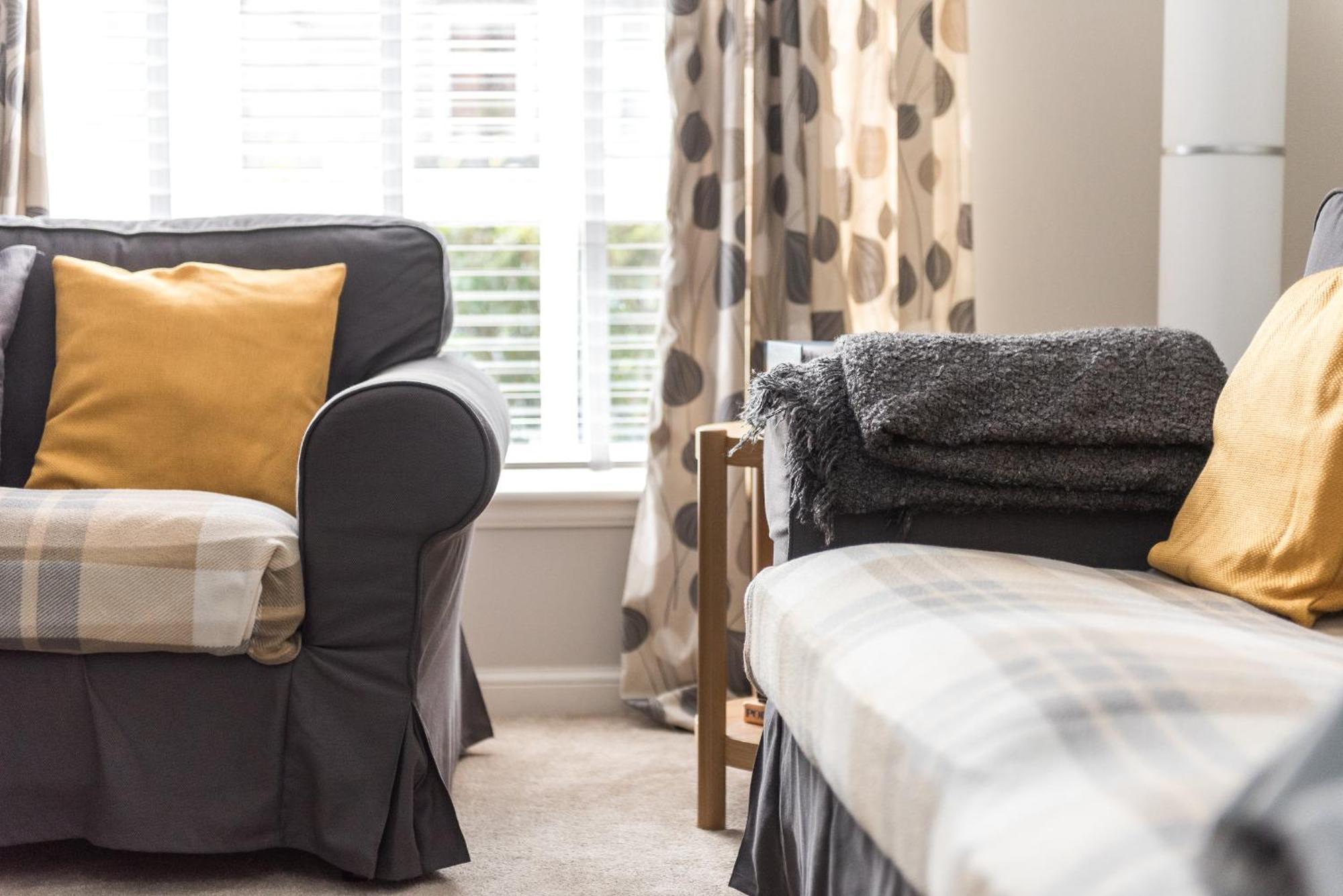Cosy Roseburn Apartment, - 2 Bedrooms, Free Parking Apartment *