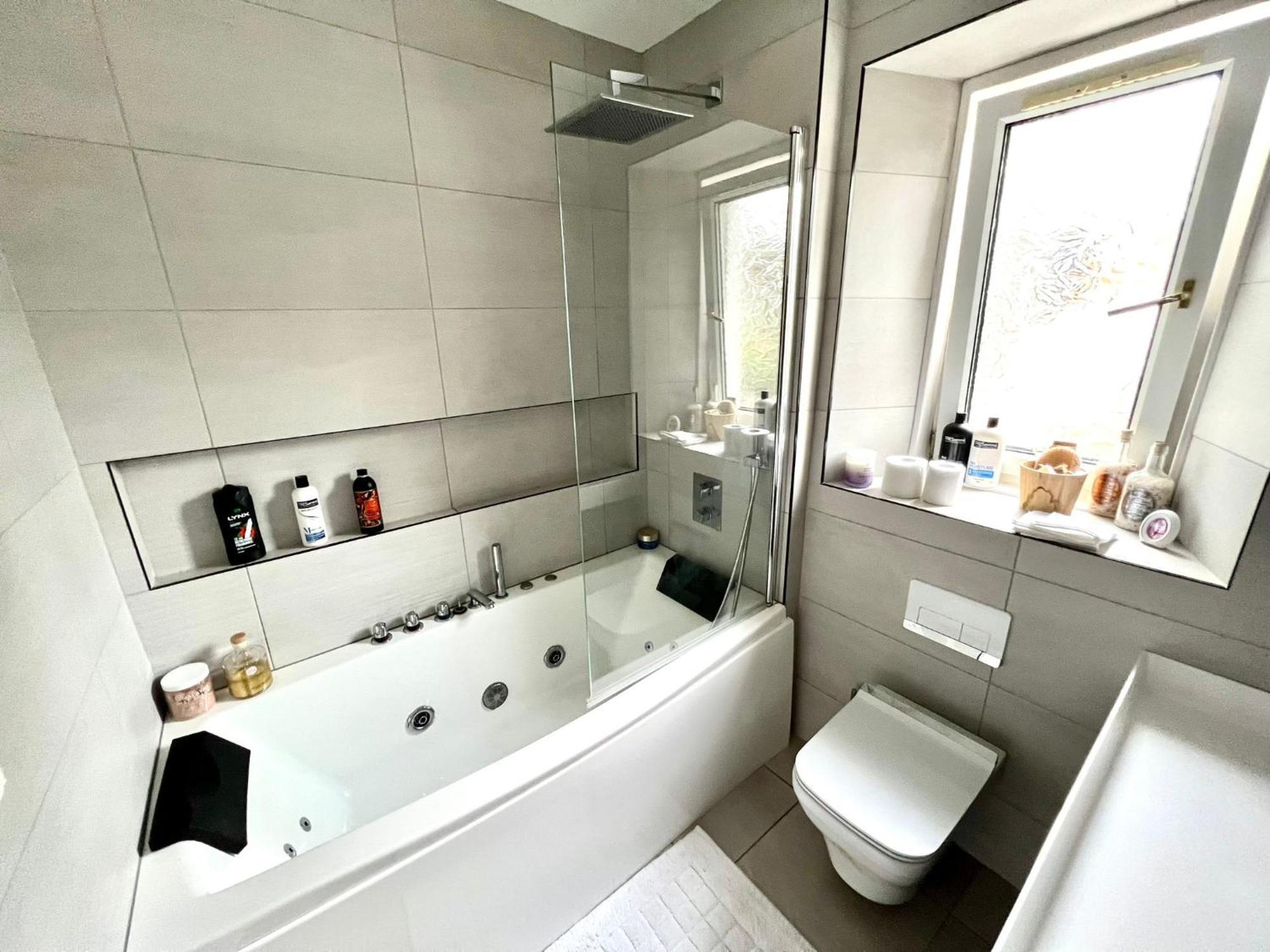 Immanuel House - Modern Luxury Victorian 1872 - Free Parking & Fast Fibre Optic Wifi Edinburgh