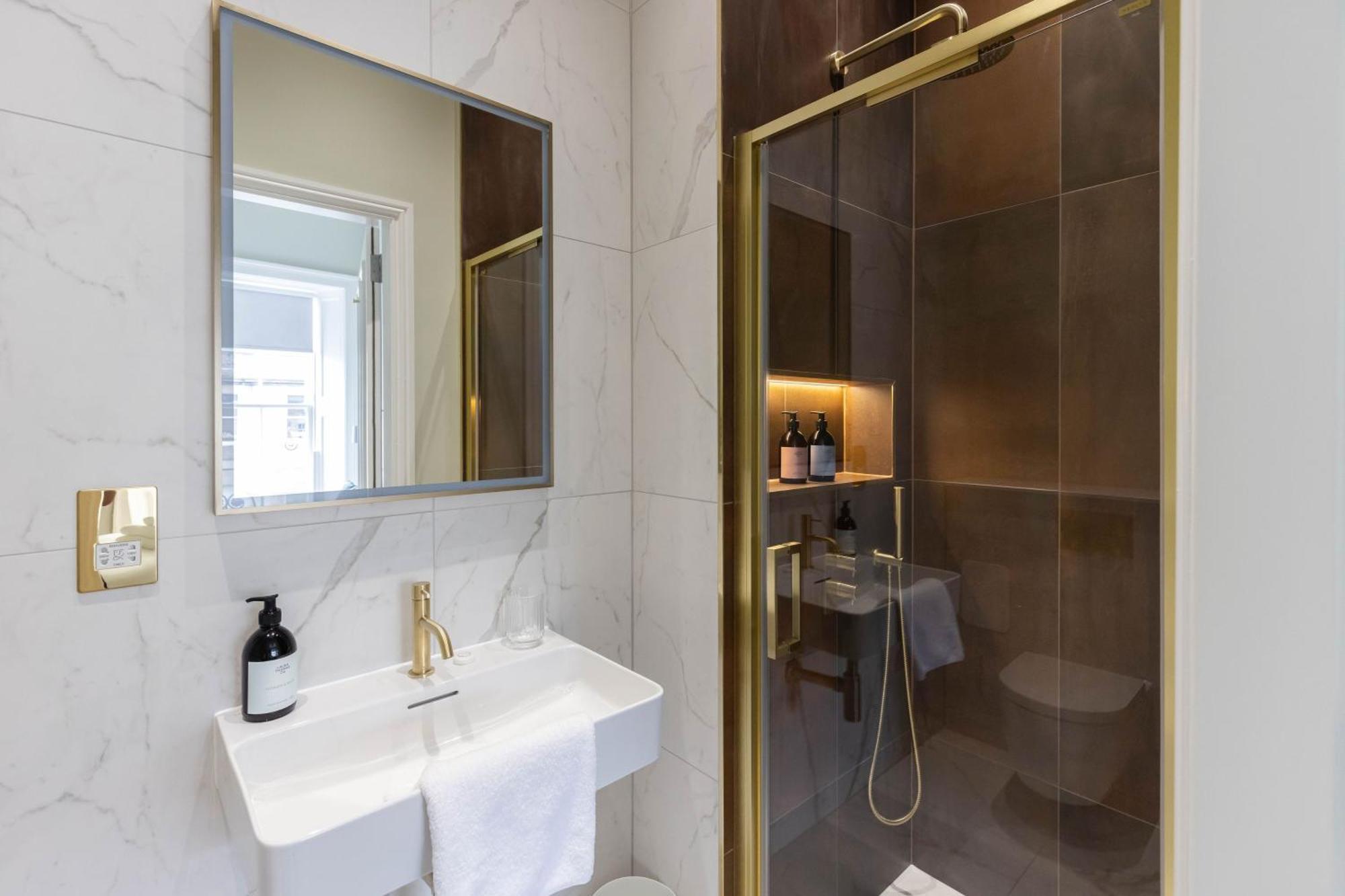 Dragon Luxury Serviced At Walker Street Apartment *