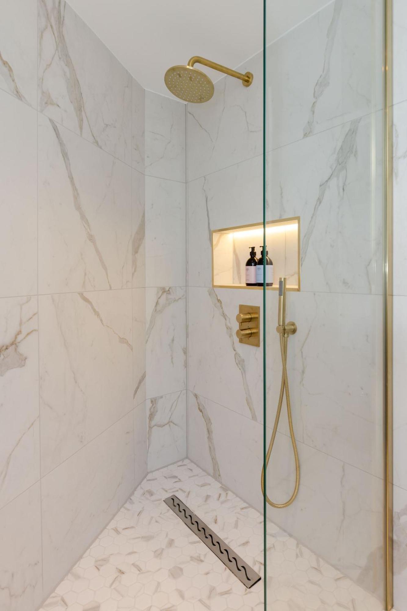 Dragon Luxury Serviced At Walker Street Apartment EDI