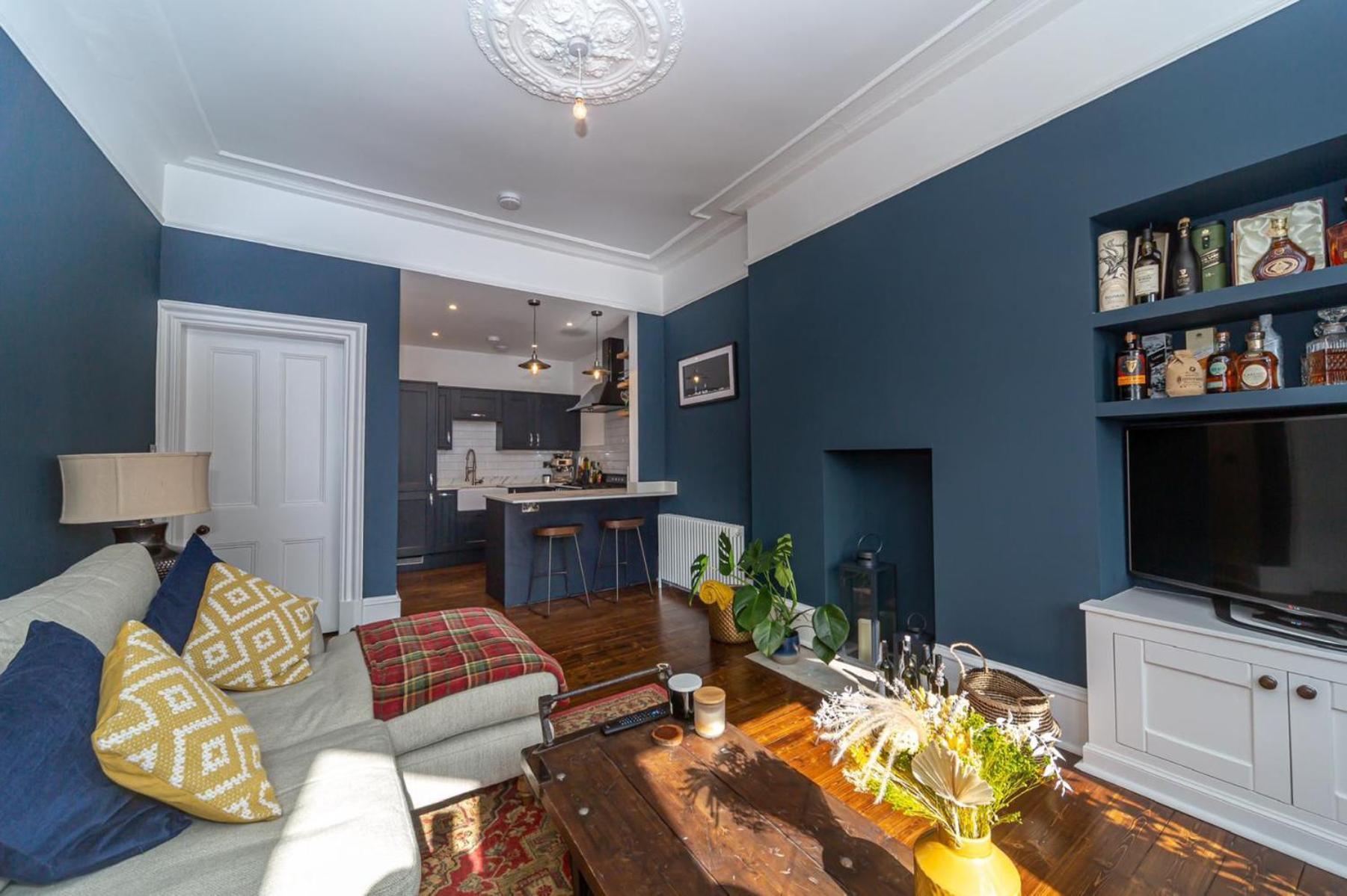 Montgomery Large 2 Bedroom Flat - 5 Mins Walk To Centre Edinburgh