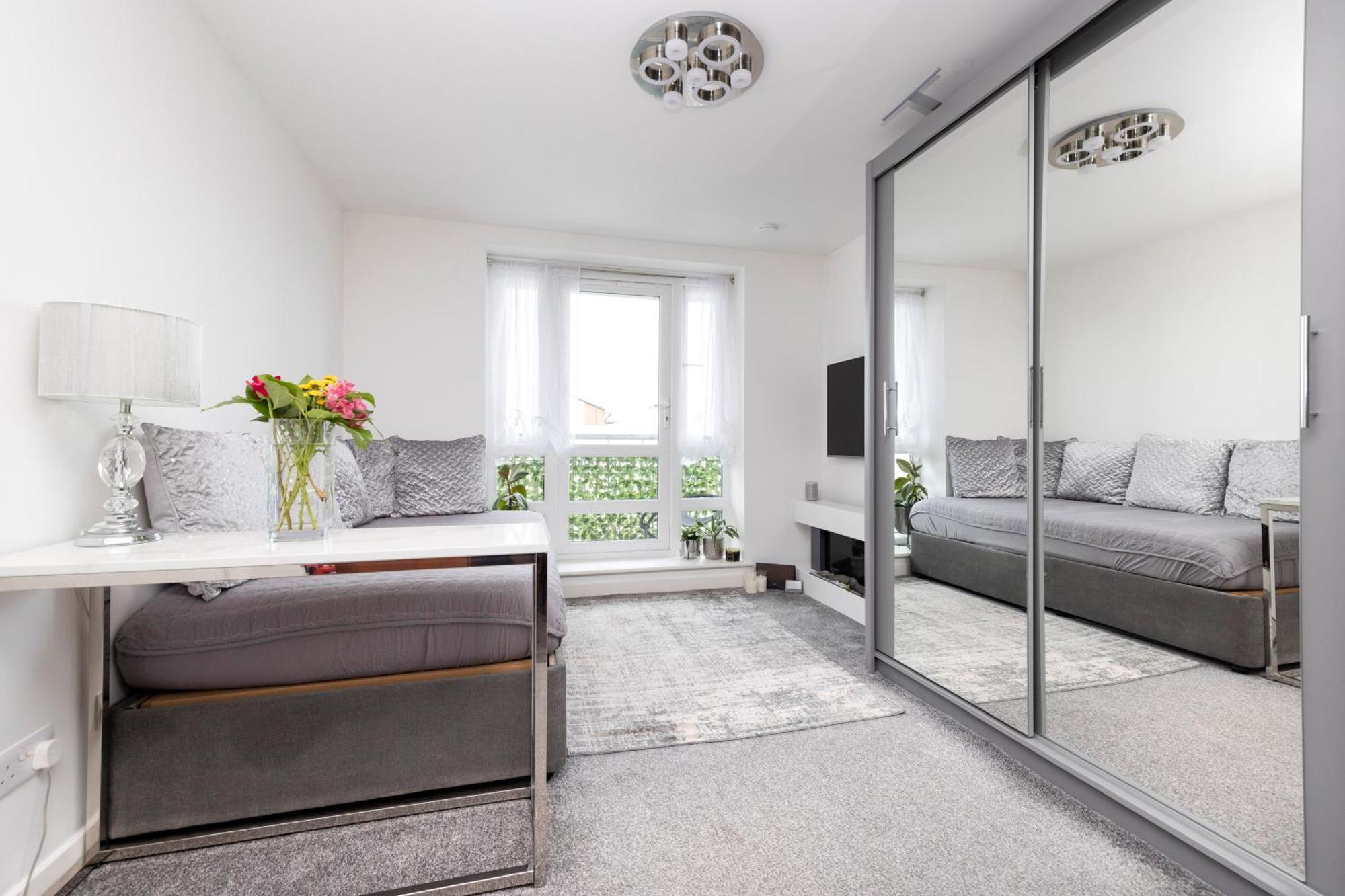 Joivy Elegant Flat With Balcony Apartment