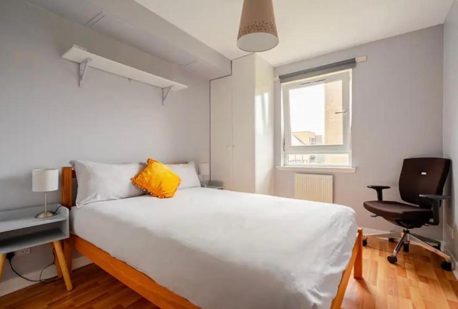Modern Spacious Retreat With Free Parking And Private Balcony * Edinburgh