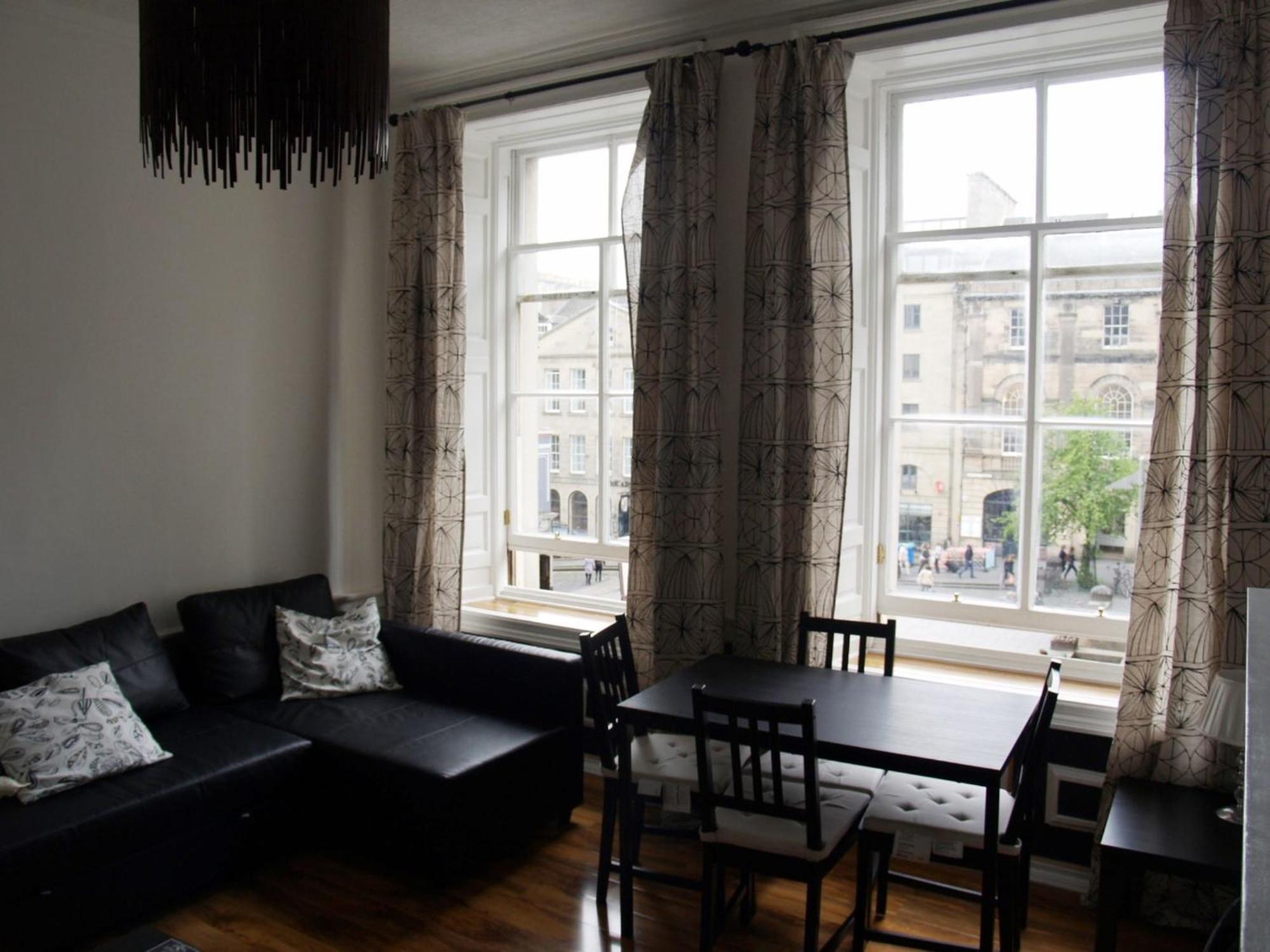 Niddry Street Apartment *