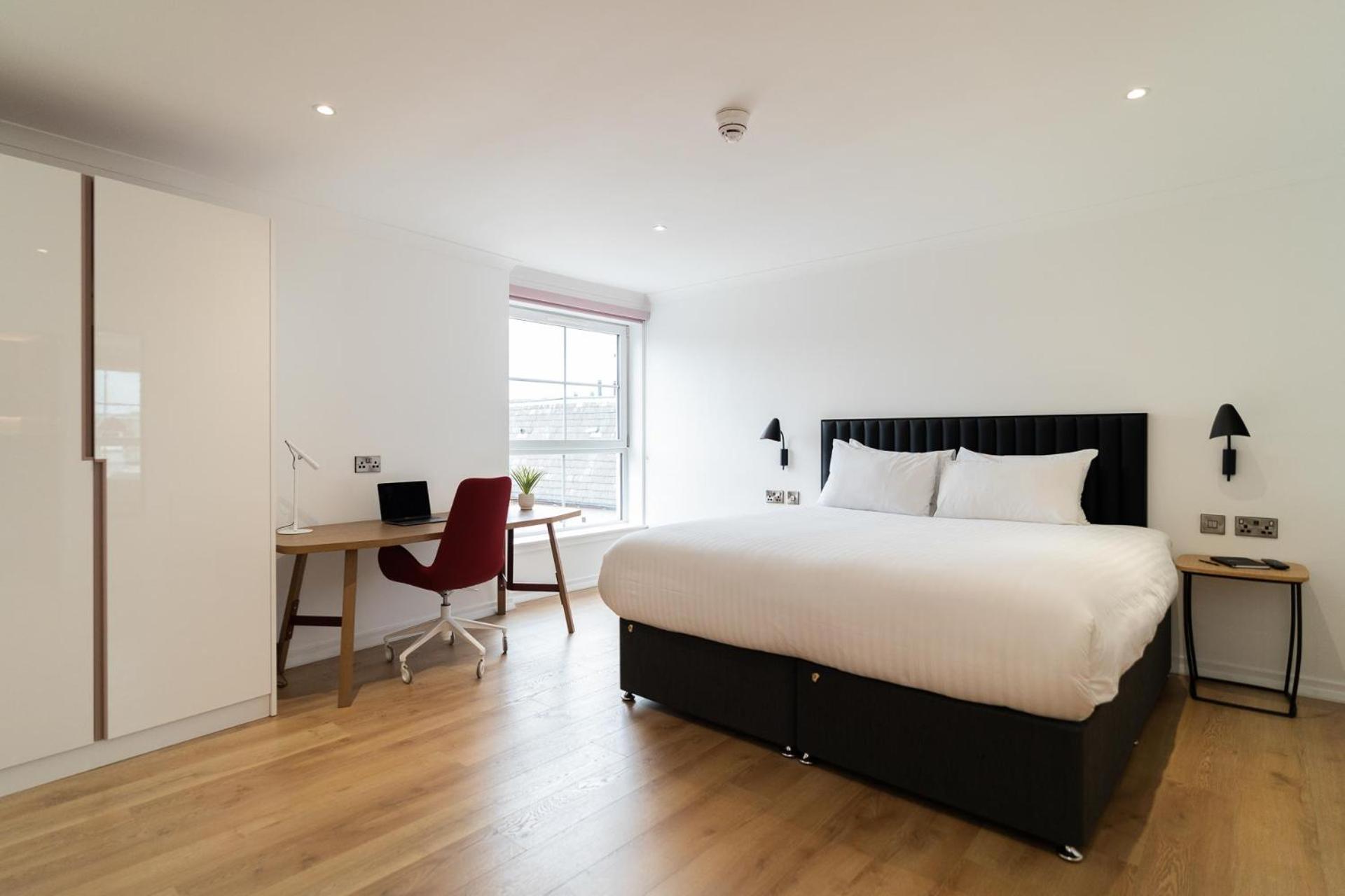 Premier Fountain Court Apartment *