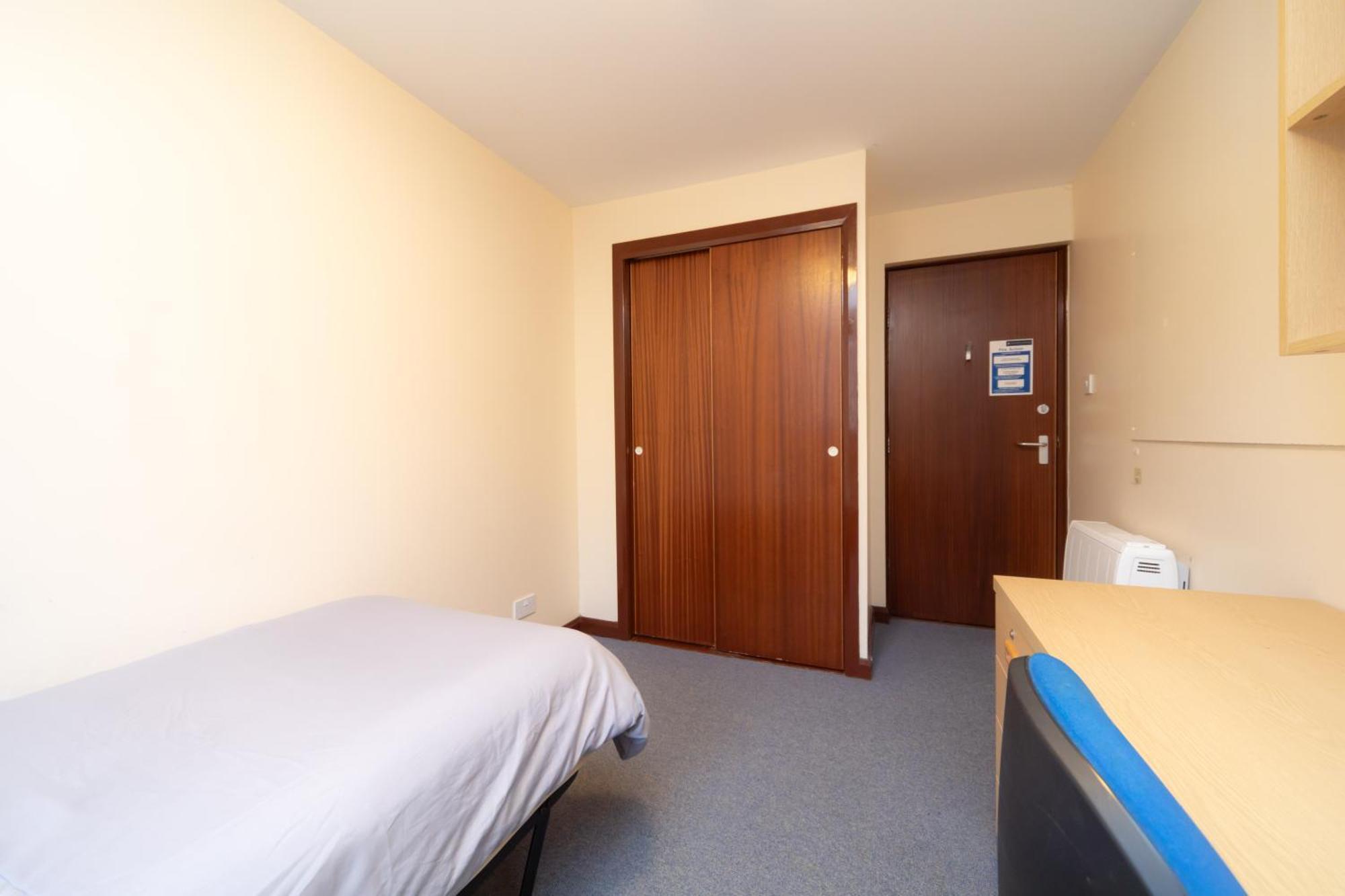 Apartment Joivy Economy 4 And 5 Bed Flats, Close To Old Town And Royal Mile - Adults Only EDI