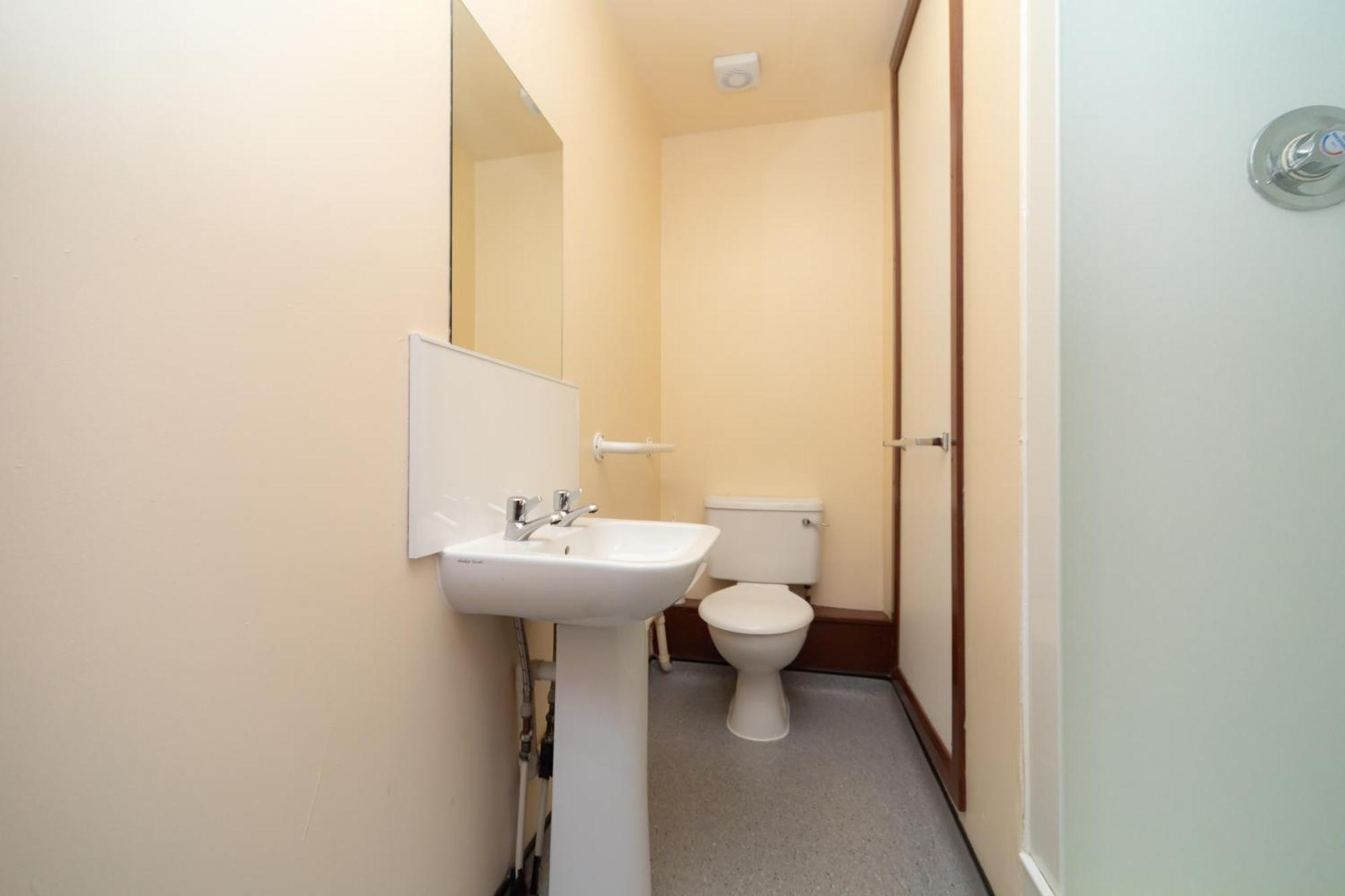 Joivy Economy 4 And 5 Bed Flats, Close To Old Town And Royal Mile - Adults Only EDI