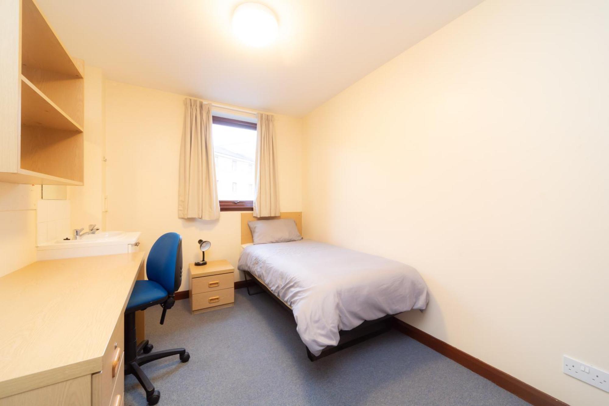 Joivy Economy 4 And 5 Bed Flats, Close To Old Town And Royal Mile - Adults Only Apartment