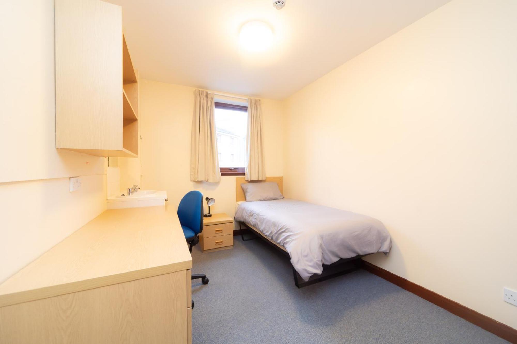 Joivy Economy 4 And 5 Bed Flats, Close To Old Town And Royal Mile - Adults Only EDI