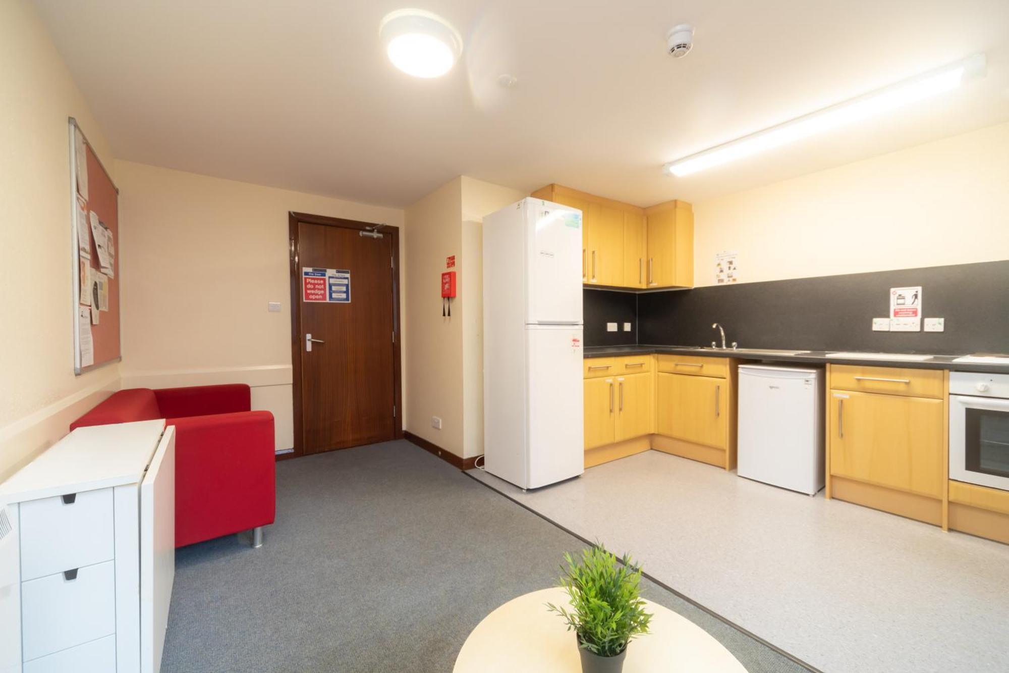 Joivy Economy 4 And 5 Bed Flats, Close To Old Town And Royal Mile - Adults Only EDI