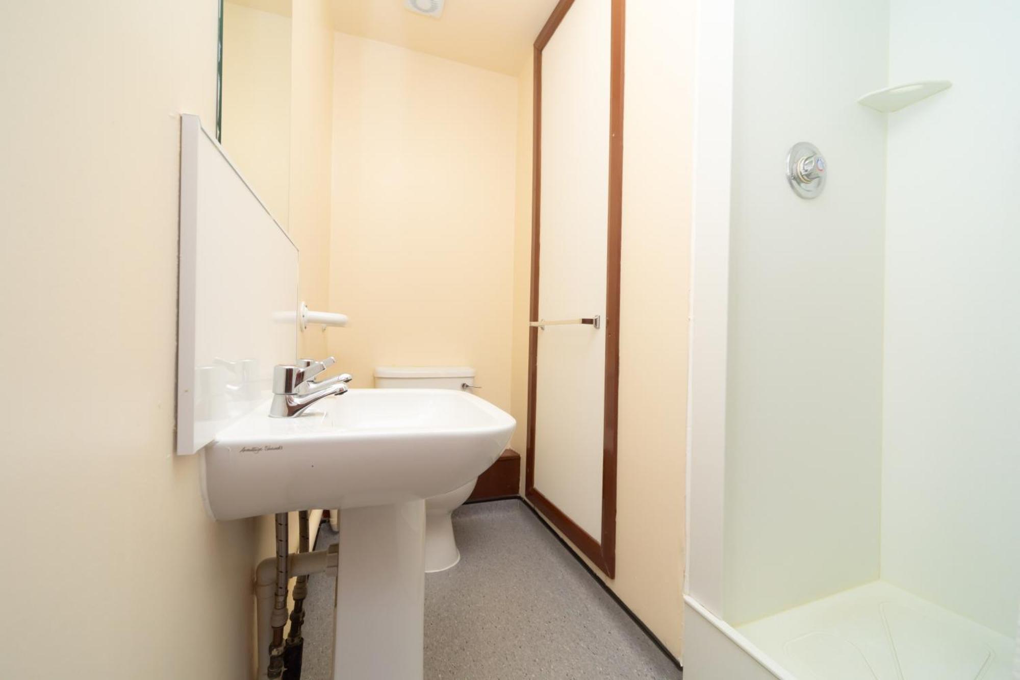 Joivy Economy 4 And 5 Bed Flats, Close To Old Town And Royal Mile - Adults Only * EDI