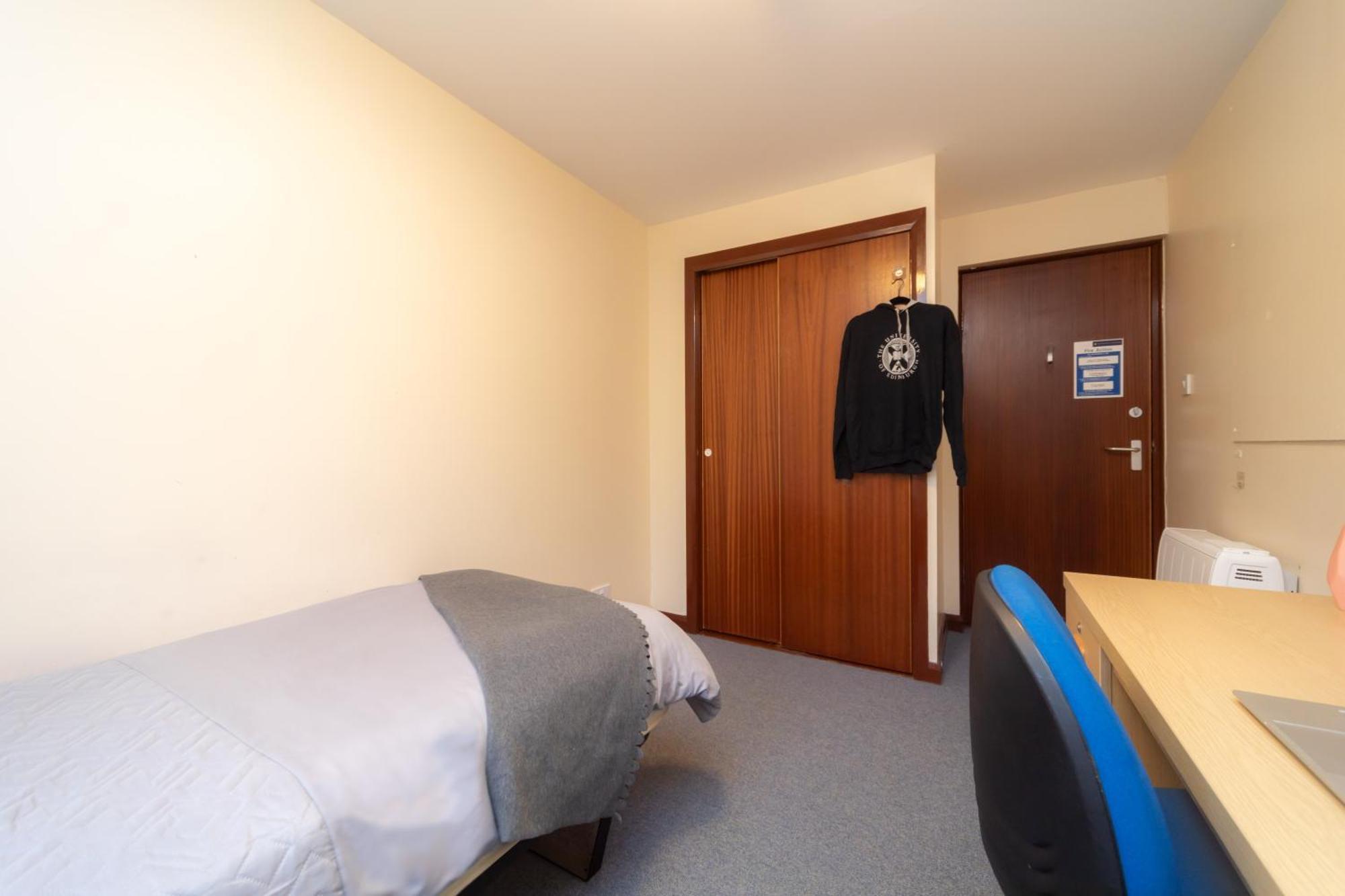 Joivy Economy 4 And 5 Bed Flats, Close To Old Town And Royal Mile - Adults Only Apartment *