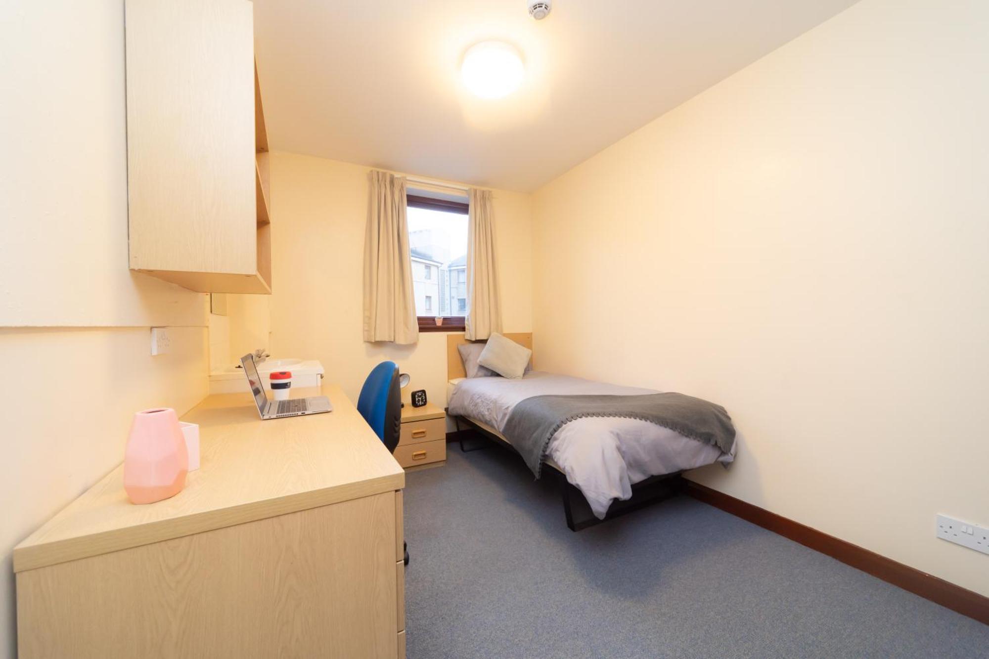 Joivy Economy 4 And 5 Bed Flats, Close To Old Town And Royal Mile - Adults Only